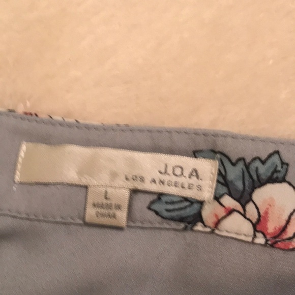 floral Faux wrap skirt by J.O.A - Picture 4 of 4